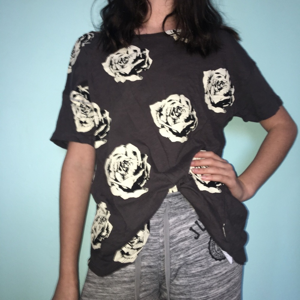 Grey flower printed tee